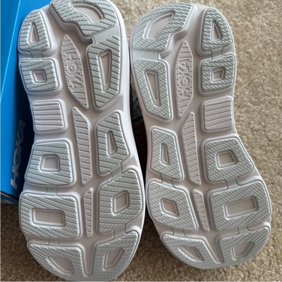 BRAND NEW WITH BOX HOKA BONDI 9 - Picture 2 of 5